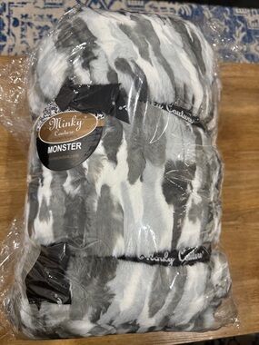 Minky Couture Gray & White Faux Fur Throw Blanket - Monster Collection
